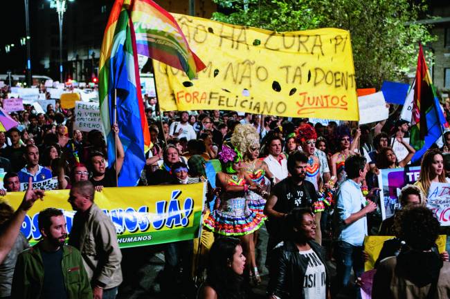 Ato contra projeto da “cura gay” em SP