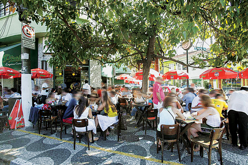 O calçadão: cenário para provar as criações do Português