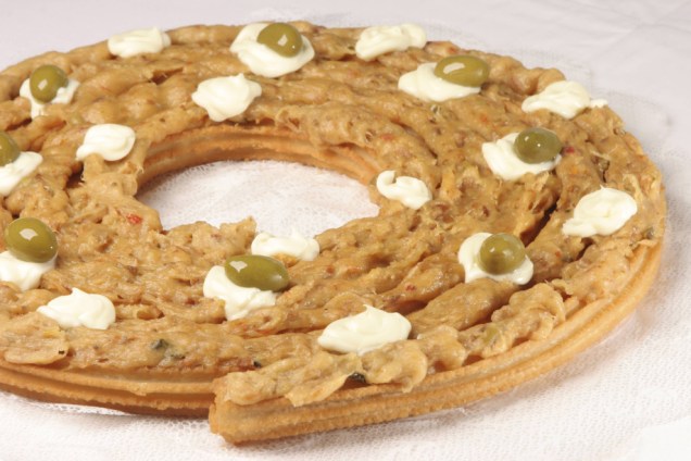 Churro de bacalhau com catupiry em formato de espiral Churro de bacalhau com catupiry em formato de espiral