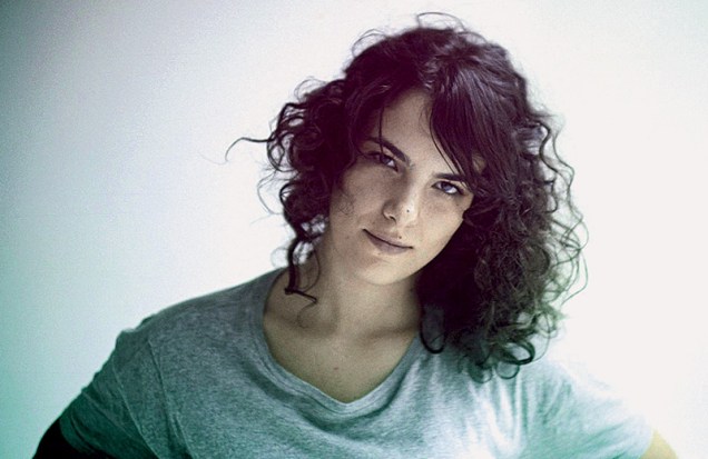 A cantora Céu A cantora Céu