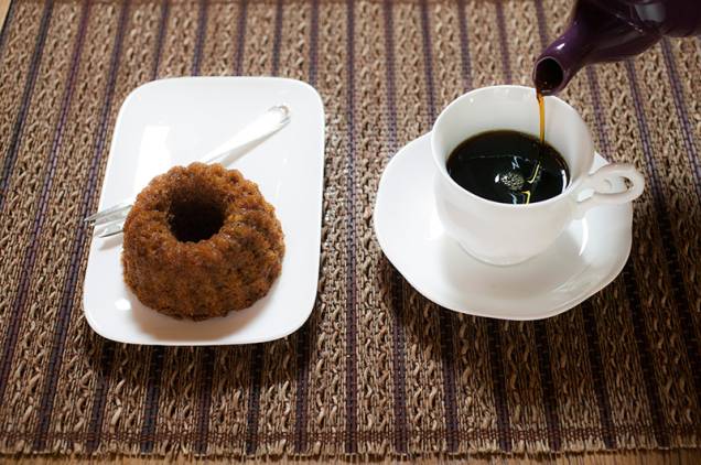 Bolinhos individuais: acompanhados do bule de café coado na hora Bolinhos individuais: acompanhados do bule de café coado na hora