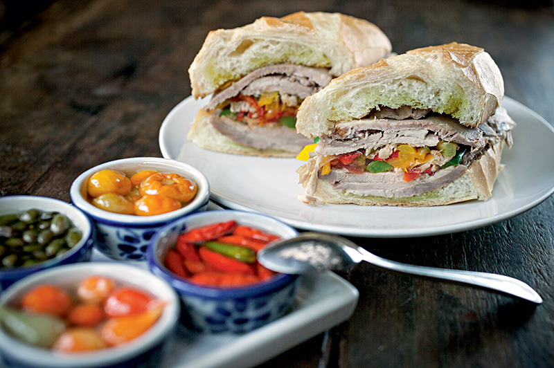 O novo lanche: em boa companhia com as pimentas da casa O novo lanche: em boa companhia com as pimentas da casa