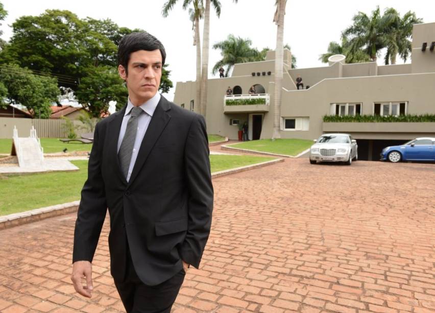 Em Nome da Lei: Mateus Solano é um juiz federal que busca desmontar um esquema de tráfico na fronteira do Brasil com o Paraguai