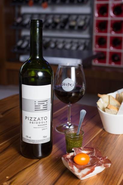 O tinto Pizzato 2011 é elaborado com a pouco conhecida uva francesa egiodola na Serra Gaúcha O tinto Pizzato 2011 é elaborado com a pouco conhecida uva francesa egiodola na Serra Gaúcha