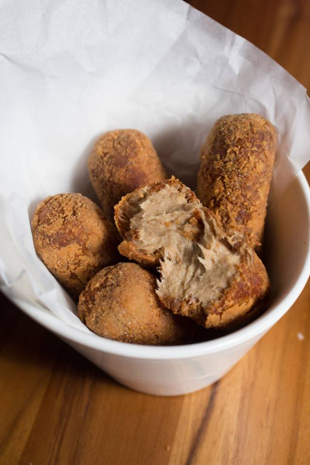 Bolinhos de atum do Huto Izakaya Bolinhos de atum do Huto Izakaya