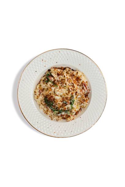 Tagliatelle cremoso: com bacon e raspas de limão Tagliatelle cremoso: com bacon e raspas de limão