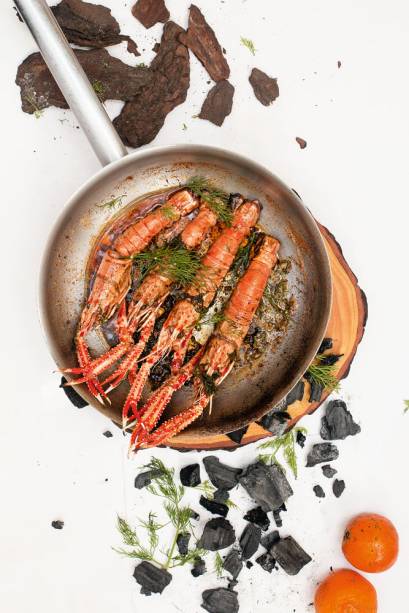 Lagostins grelhados no molho de manteiga: do Chou Lagostins grelhados no molho de manteiga: do Chou