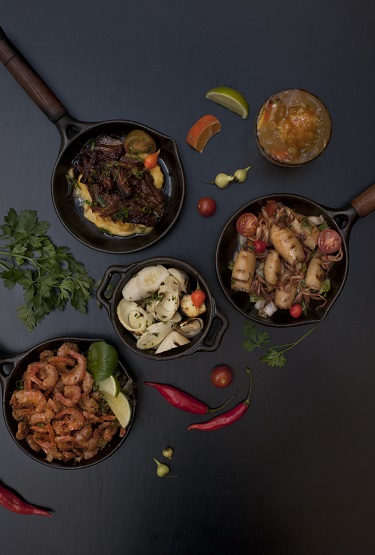 Lambe-lambe: cupim e purê de mandioca, palmito pupunha grelhado, camarão ao alho e frigideira de lula salteada Lambe-lambe: cupim e purê de mandioca, palmito pupunha grelhado, camarão ao alho e frigideira de lula salteada