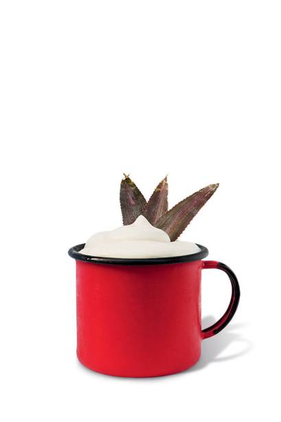 Banana Gold: Vodca, açaí, espuma de banana, mascavo, abacaxi e coco Banana Gold: Vodca, açaí, espuma de banana, mascavo, abacaxi e coco