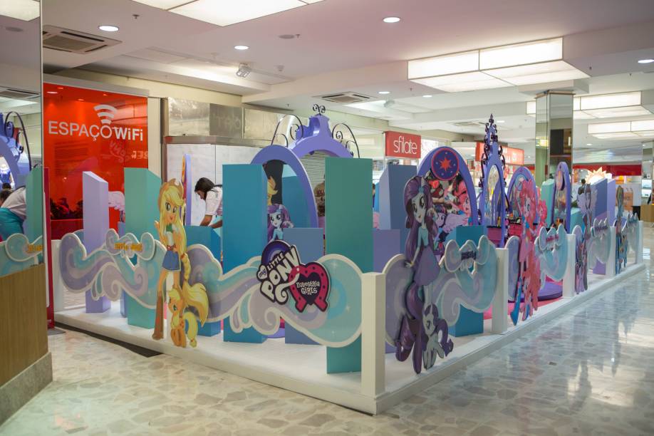 No Equestrian Magia, as meninas podem se transformar em seu personagem favorito No Equestrian Magia, as meninas podem se transformar em seu personagem favorito