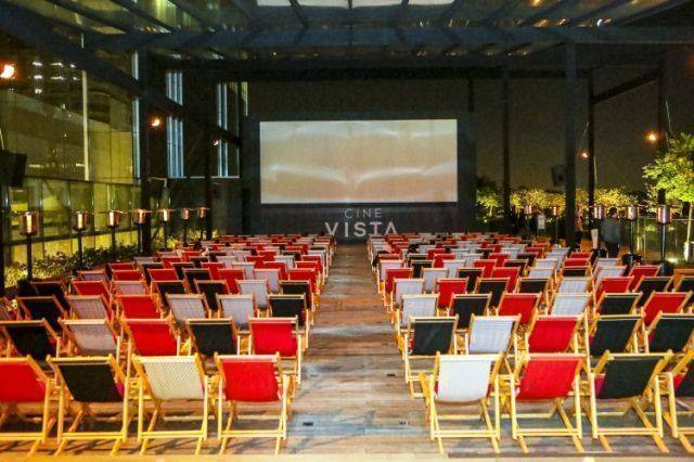 O cinema tem capacidade para 220 pessoas O cinema tem capacidade para 220 pessoas