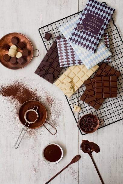 Intenso, branco e ao leite: Maria Brigadeiro faz três versões de chocolate em barra