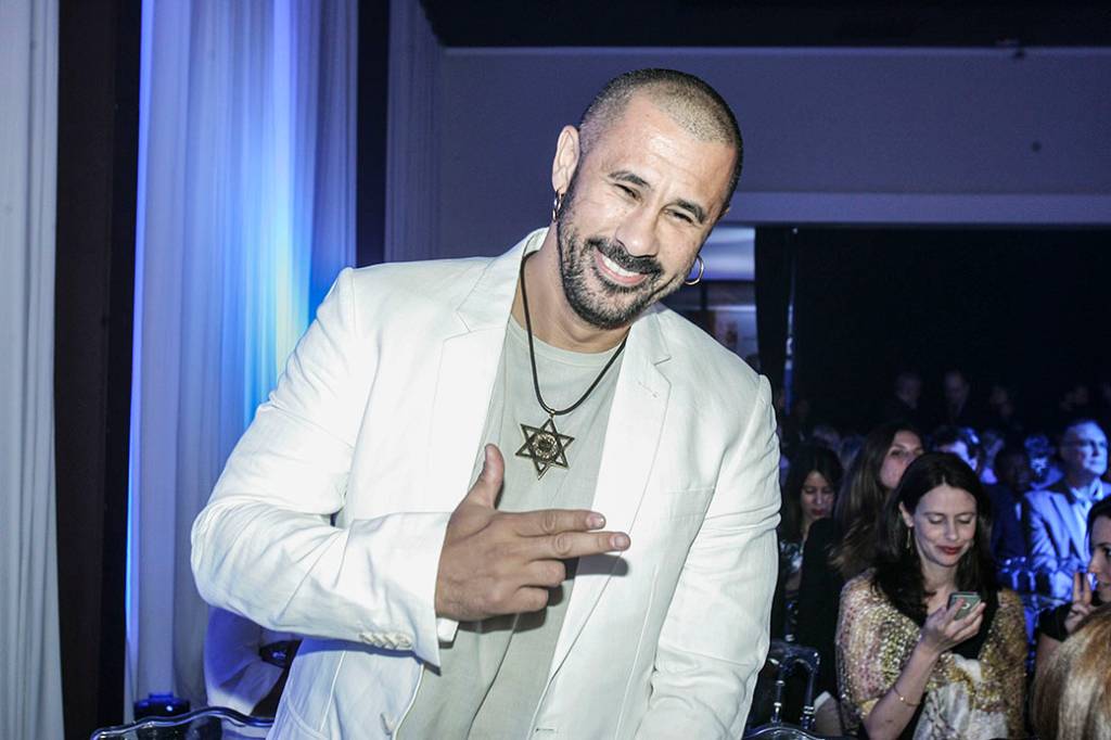 Fundador do grupo AfroReggae lança biografia