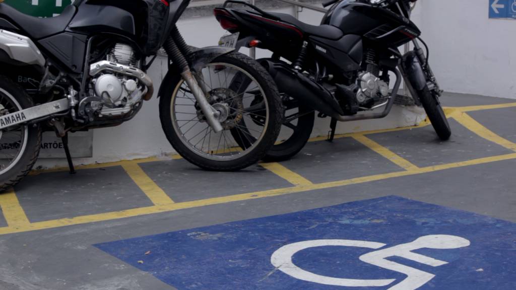 A questão das vagas demarcadas para deficientes em prédios