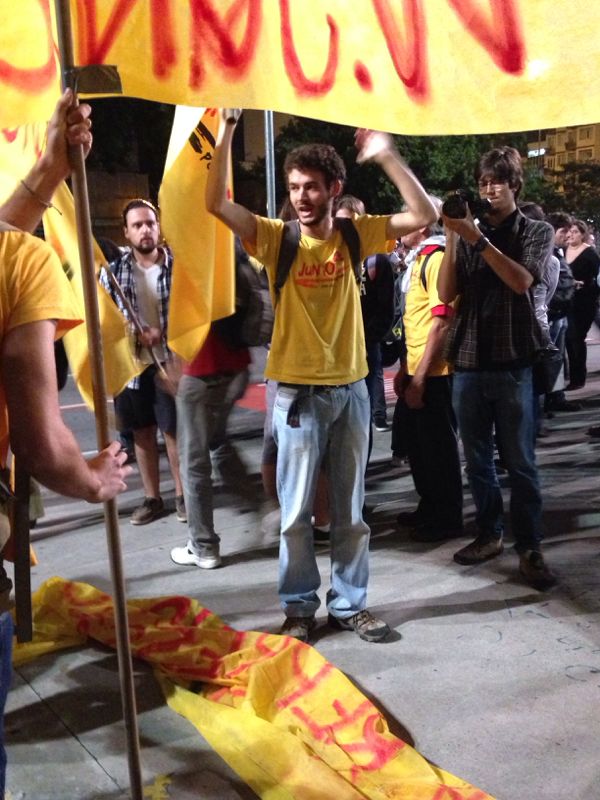 Pedro Serrano, do DCE da USP, durante o quarto protesto contra a Copa Pedro Serrano, do DCE da USP, durante o quarto protesto contra a Copa