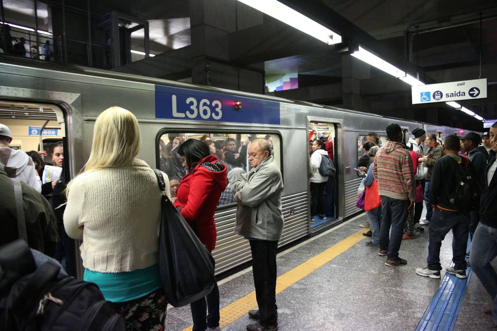 Metrô de São Paulo fecha todas as estações da linha azul