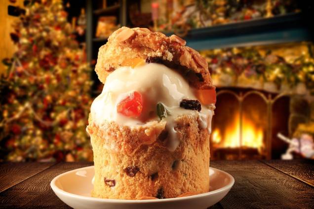 Casa do Panetone: minipanetone de frutas cristalizadas recheado de sorvete Casa do Panetone: minipanetone de frutas cristalizadas recheado de sorvete