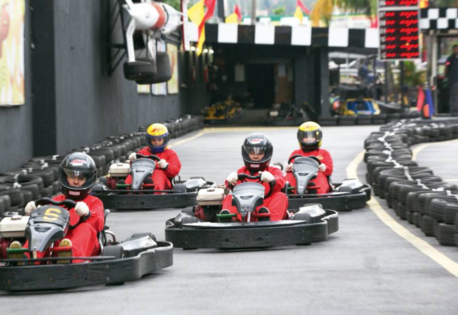 Passeio de kart: os competidores precisam ter no mínimo 7 anos Passeio de kart: os competidores precisam ter no mínimo 7 anos