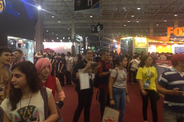 	P&uacute;blico de re&uacute;ne nos corredores da Comic Con Experience: ingressos ainda dispon&iacute;veis para esta sexta (4)