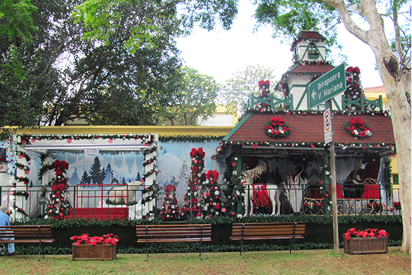 Montada há dez anos na Rua Canadá: decoração de natal organizada pela Crefisa Montada há dez anos na Rua Canadá: decoração de natal organizada pela Crefisa