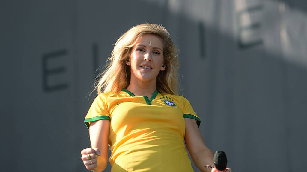 Vestida com camiseta da Sele&ccedil;&atilde;o Brasileira, Ellie Golding incendeia a plateia no Palco Skol