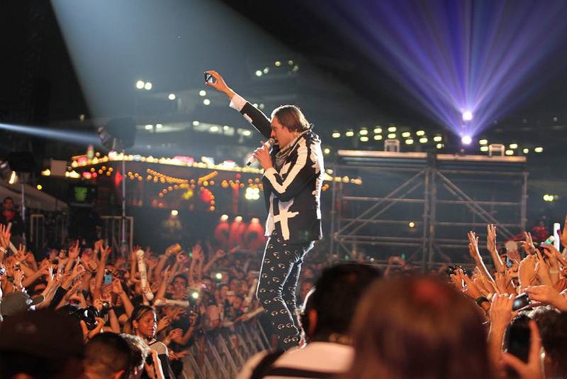 Arcade Fire fez uma apresenta&ccedil;&atilde;o eletrizante para fechar o Lollapalooza 2014