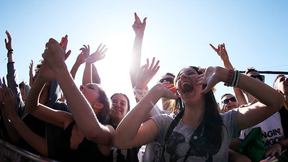 	Fãs curtem show da banda Cage the Elephant no Palco Onix