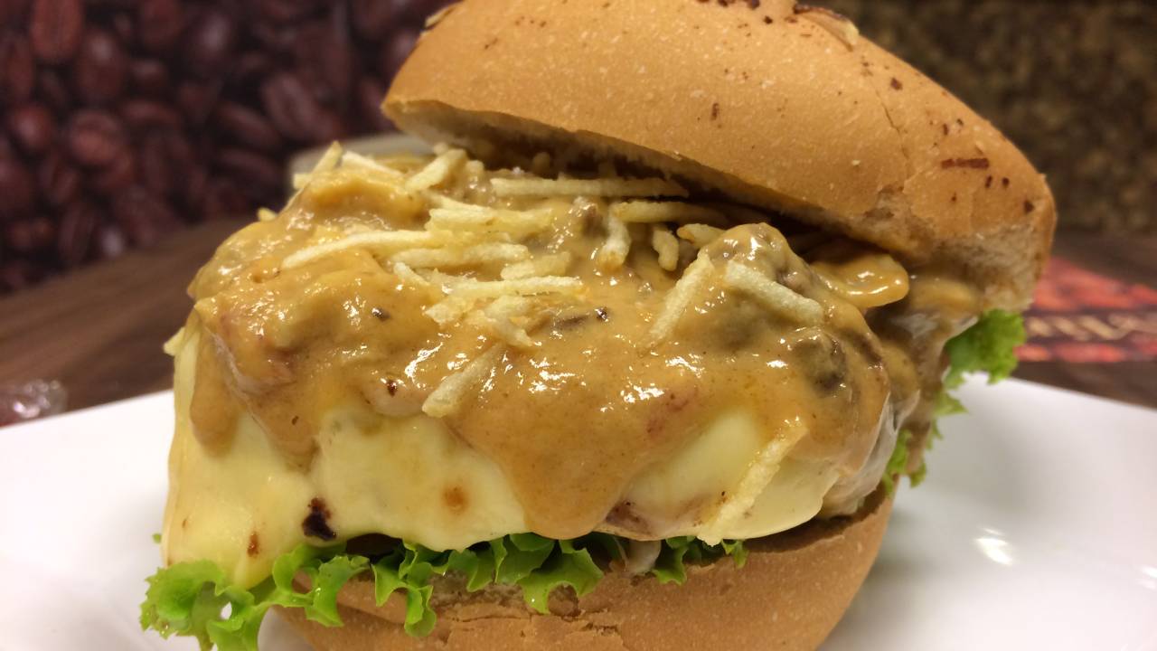 Padaria Brasileira - Hambúrguer de estrogonofe