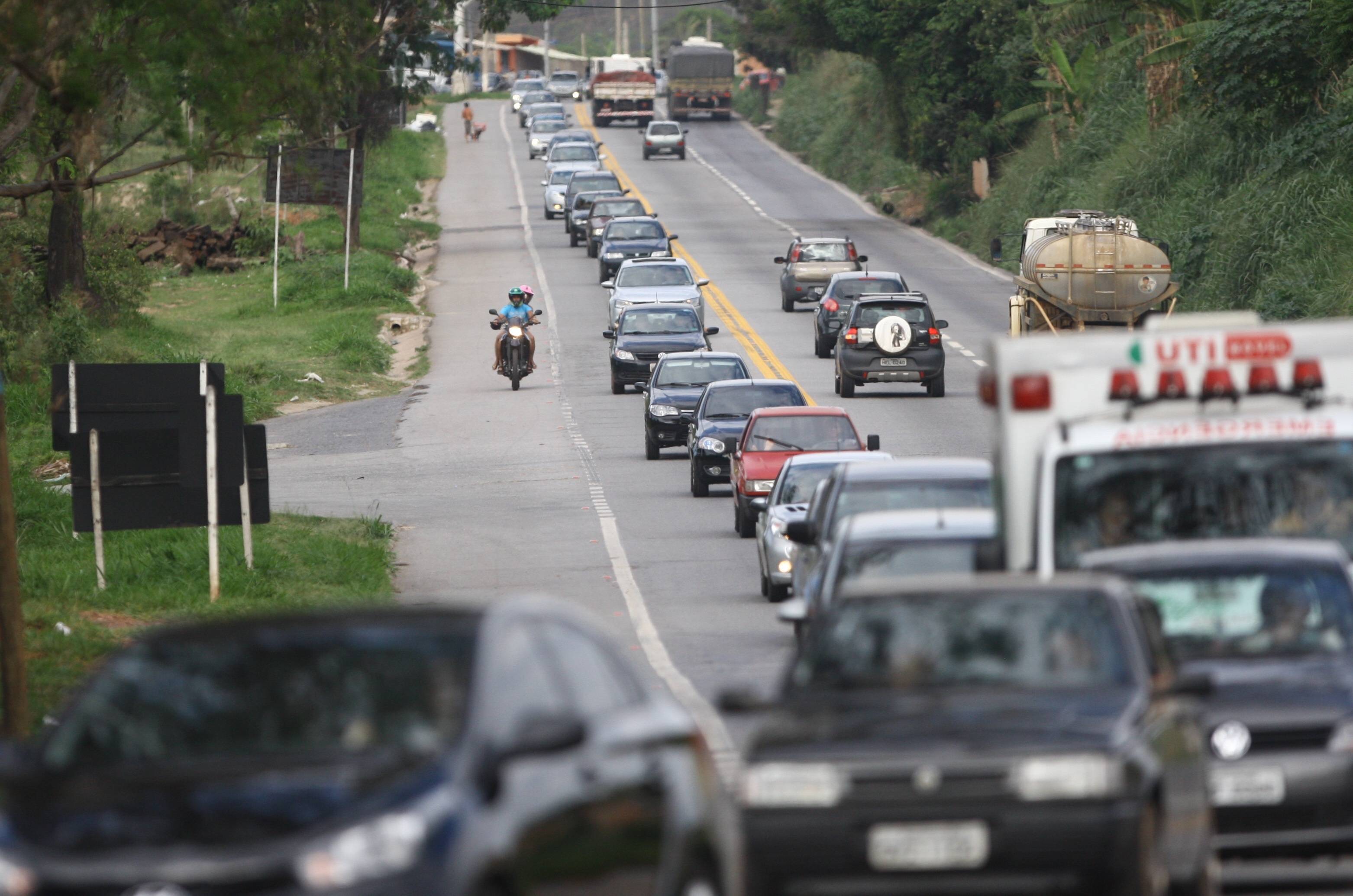 Multa por farol apagado é retomada; em SP, fiscalização volta na 2ª