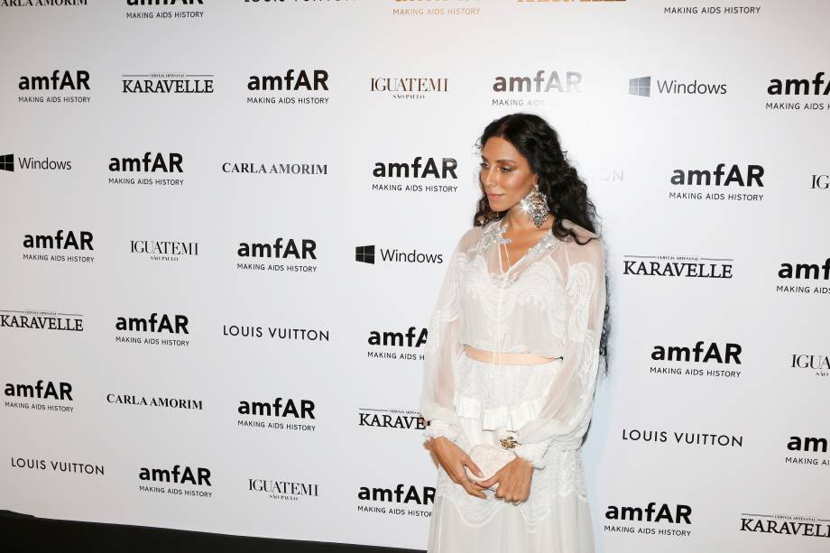 A modelo Lea T.tamb&eacute;m usou um vestido da grife Givenchy