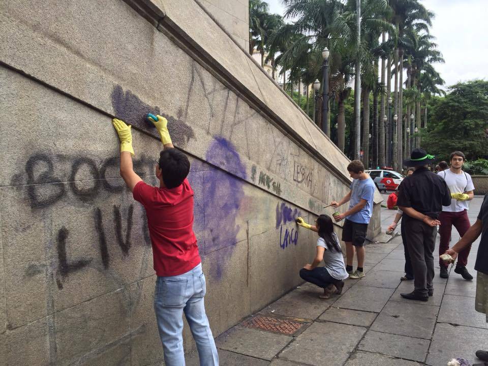 	O trabalho de limpeza da Igreja da S&eacute; come&ccedil;ou neste domingo (1)