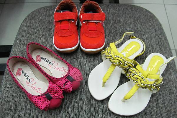 Sapatos infantis: sapatilha, t&ecirc;nis ou rasteirinha por 40 reais cada, na Sabinos Cal&ccedil;ados (Rua Dr. C&eacute;sar Castiglioni Jr., 336, Casa Verde)