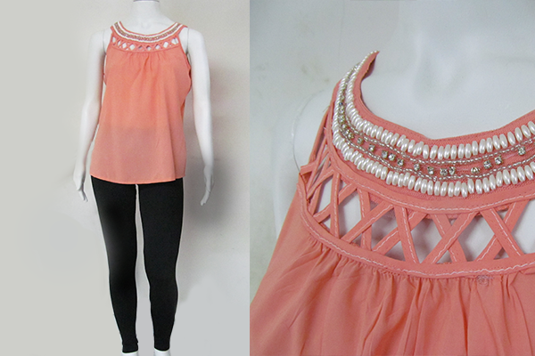 Blusa com pedrarias (35 reais) e calça legging de suplex (12 reais), na Sua Loja no Tucuruvi (Avenida Tucuruvi, 345, Tucuruvi)
