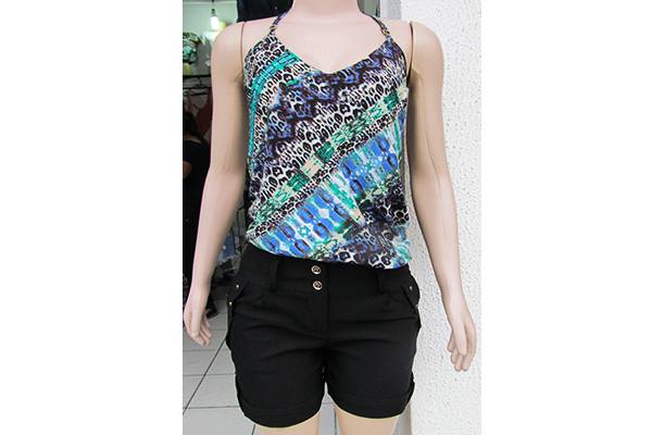 Blusa estampada (20 reais) e short (40 reais) na R&S Modas (Rua Dr. C&eacute;sar Castiglioni J&uacute;nior, 238, loja 2, Casa Verde)