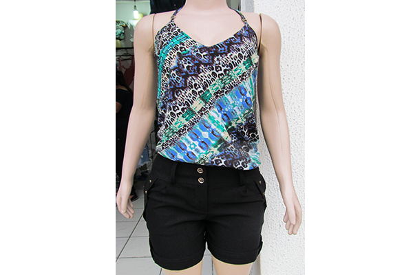 Blusa estampada (20 reais) e short (40 reais) na R&S Modas (Rua Dr. César Castiglioni Júnior, 238, loja 2, Casa Verde)