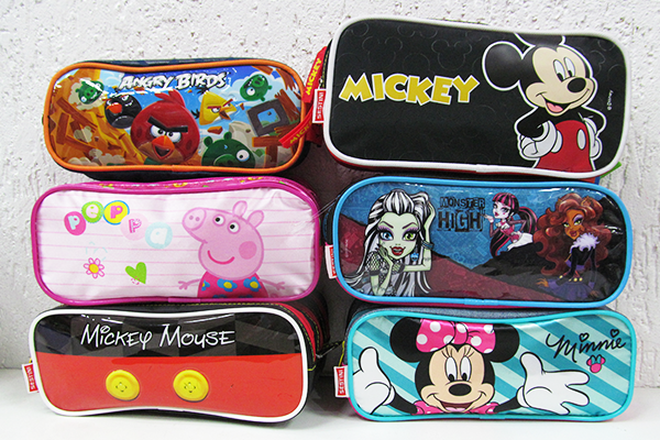 Estojos: Angry Birds (20 reais), Peppa Pig (50 reais), Mickey vermelho com bot&otilde;es (40 reais), Mickey (25 reais), Monster High (35 reais) e Minnie Mouse (50 reais), na Astral (Rua Volunt&aacute;rios da P&aacute;tria, 2157, Santana)