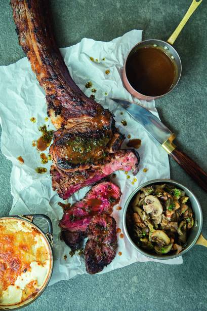 STEAK 60: No menu desde junho, pesa, no mínimo, 1,8 quilo e dá para três pessoas STEAK 60: No menu desde junho, pesa, no mínimo, 1,8 quilo e dá para três pessoas