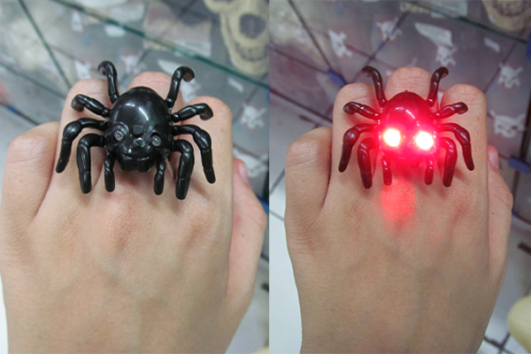 Anel de aranha com led: 2,30 reais, na Imp&eacute;rio das Festas