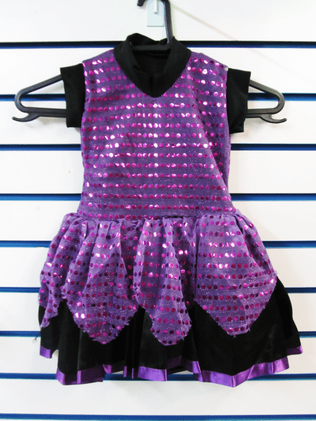 Vestido roxo brilhante: 50 reais, na Império das Festas