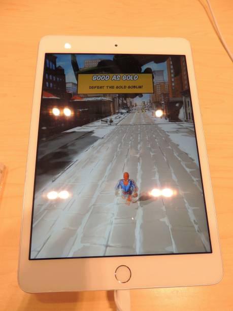 iPad Air 2: R$ 2716,00 ou US$ 679,00 (free shop) e R$ 3100,00 (em S&atilde;o Paulo)
