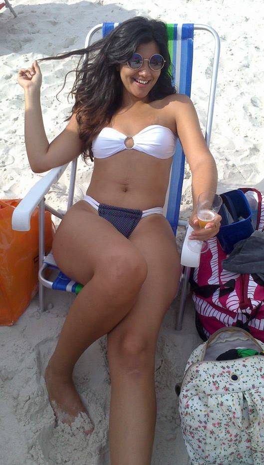 Carolina mora no Rio de Janeiro e é formada em cenografia Carolina mora no Rio de Janeiro e é formada em cenografia