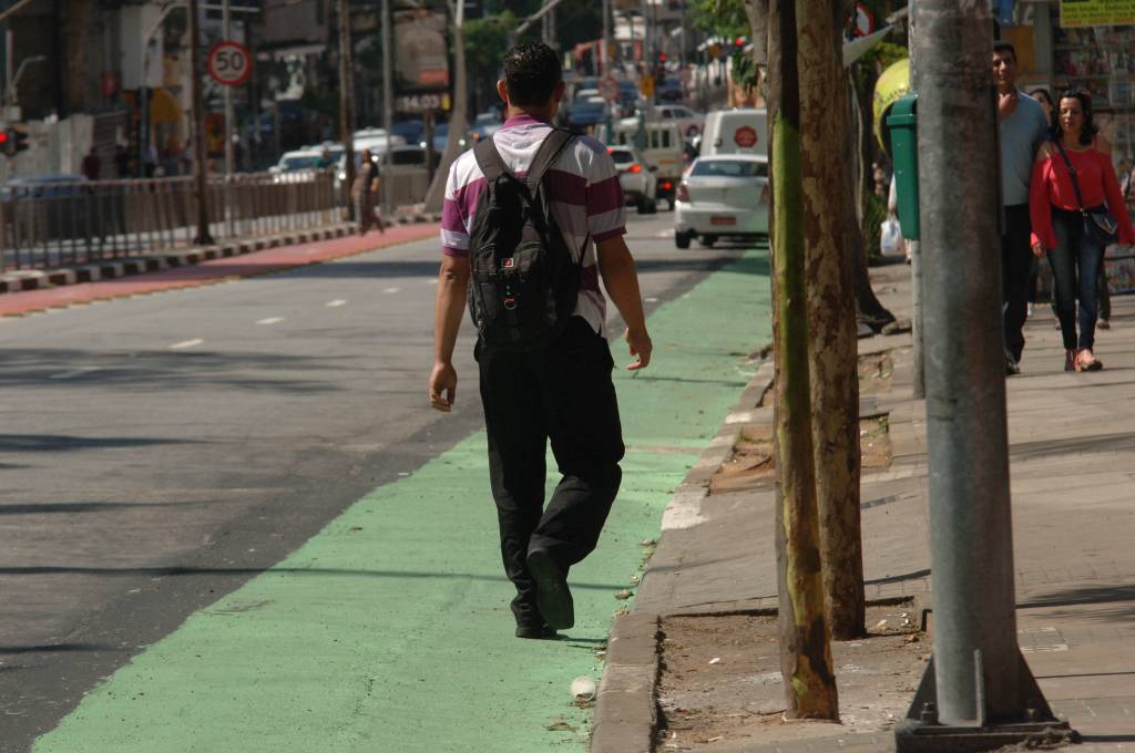 Avenida Liberdade ganha faixa exclusiva para pedestres