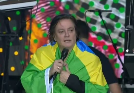 Fábio Jr. protesta contra a corrupção no Brazilian Day