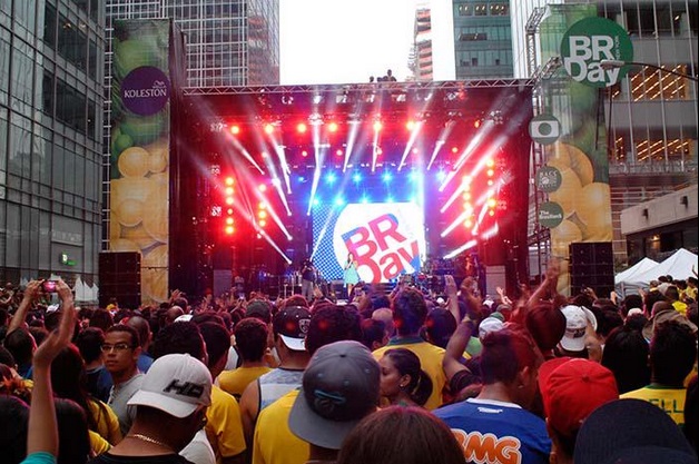 Palco do Brazilian Day que re&uacute;ne mais de 1,5 milh&atilde;o de pessoas em Nova York no domingo (6)