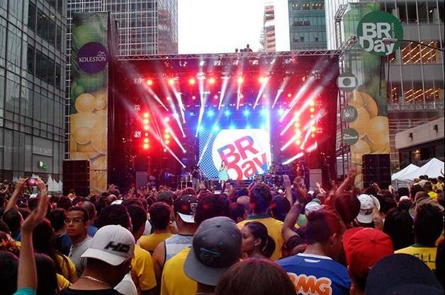 Palco do Brazilian Day que re&uacute;ne mais de 1,5 milh&atilde;o de pessoas em Nova York no domingo (6)