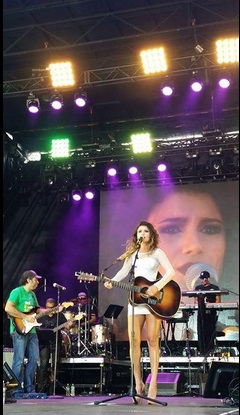 A apresenta&ccedil;&atilde;o de Paula Fernandes
