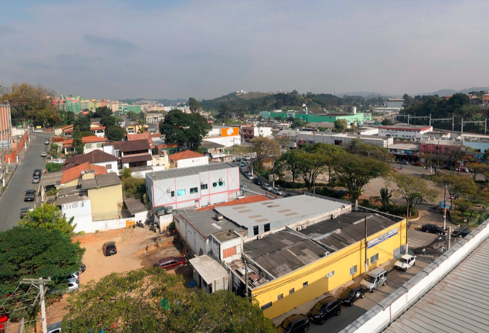 Mãe e filho morrem em deslizamento de terra