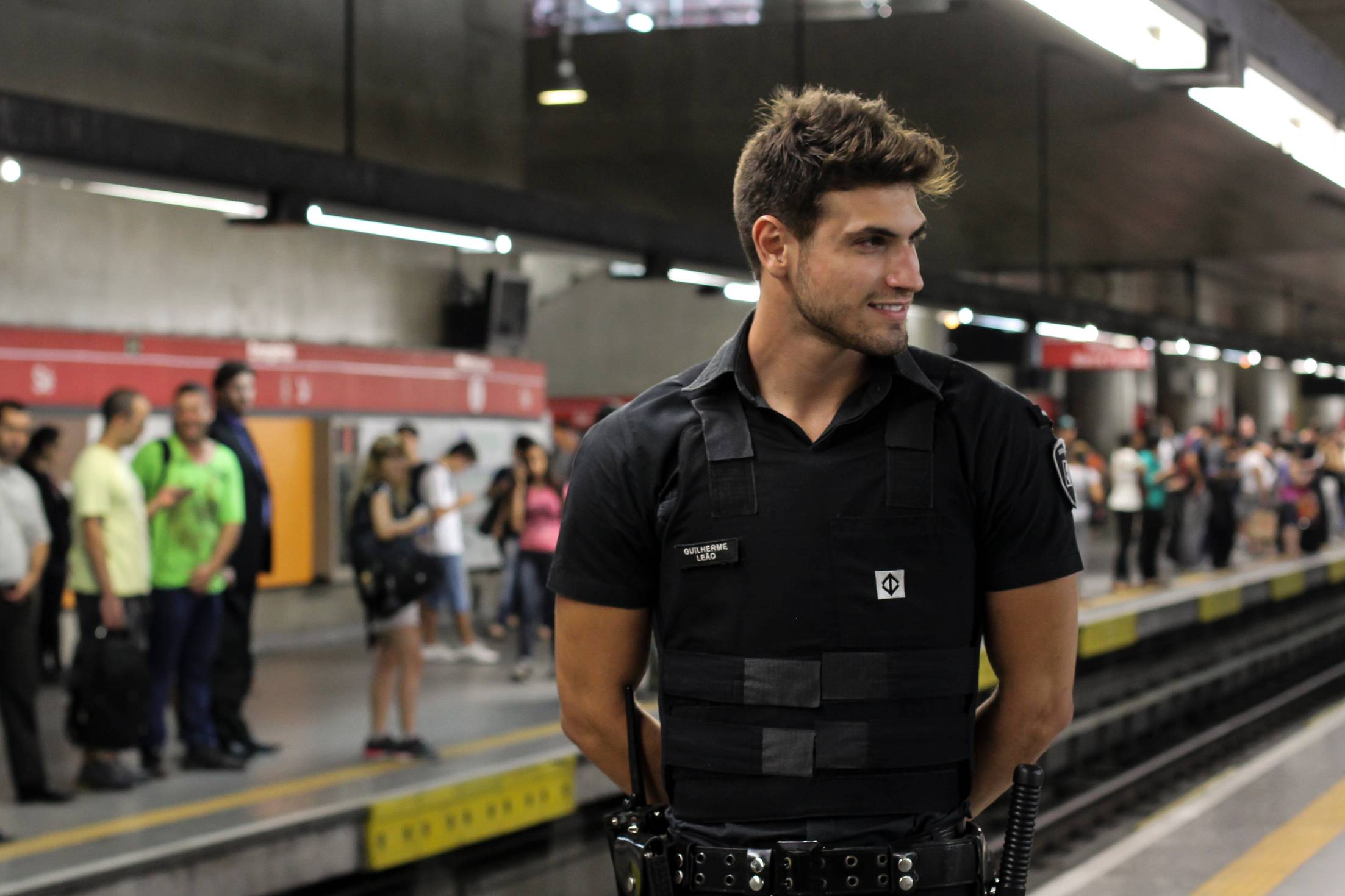 Guilherme Leão é eleito o segurança mais bonito do metrô