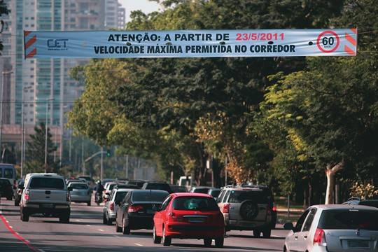 Cai o número de acidentes nas marginais após redução de velocidade