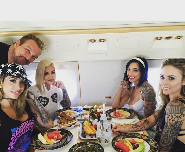 Playboy da maconha ostenta vida de luxo na Internet